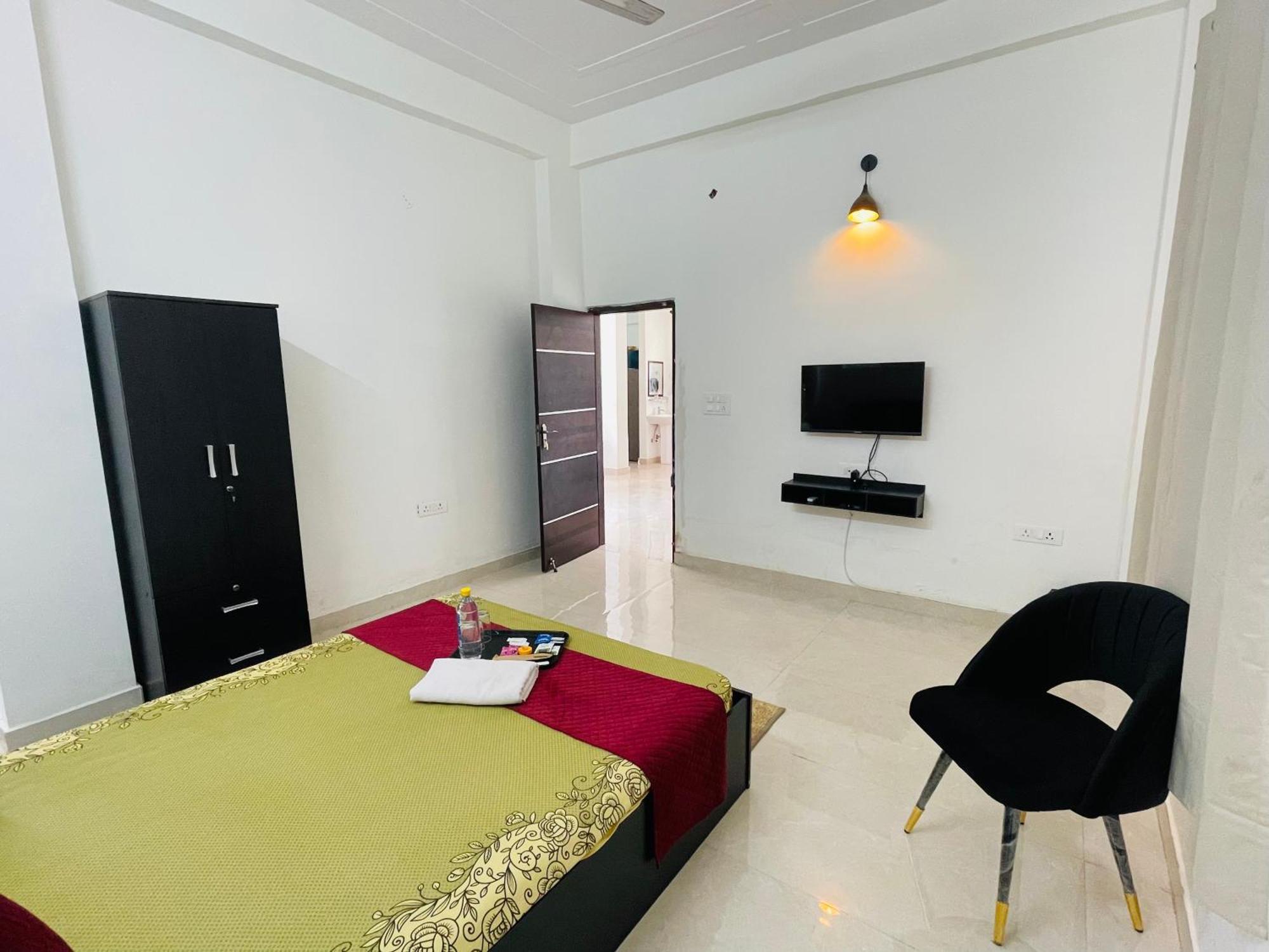 Atulyam Stays Sushant Golf City Lucknow Exterior foto