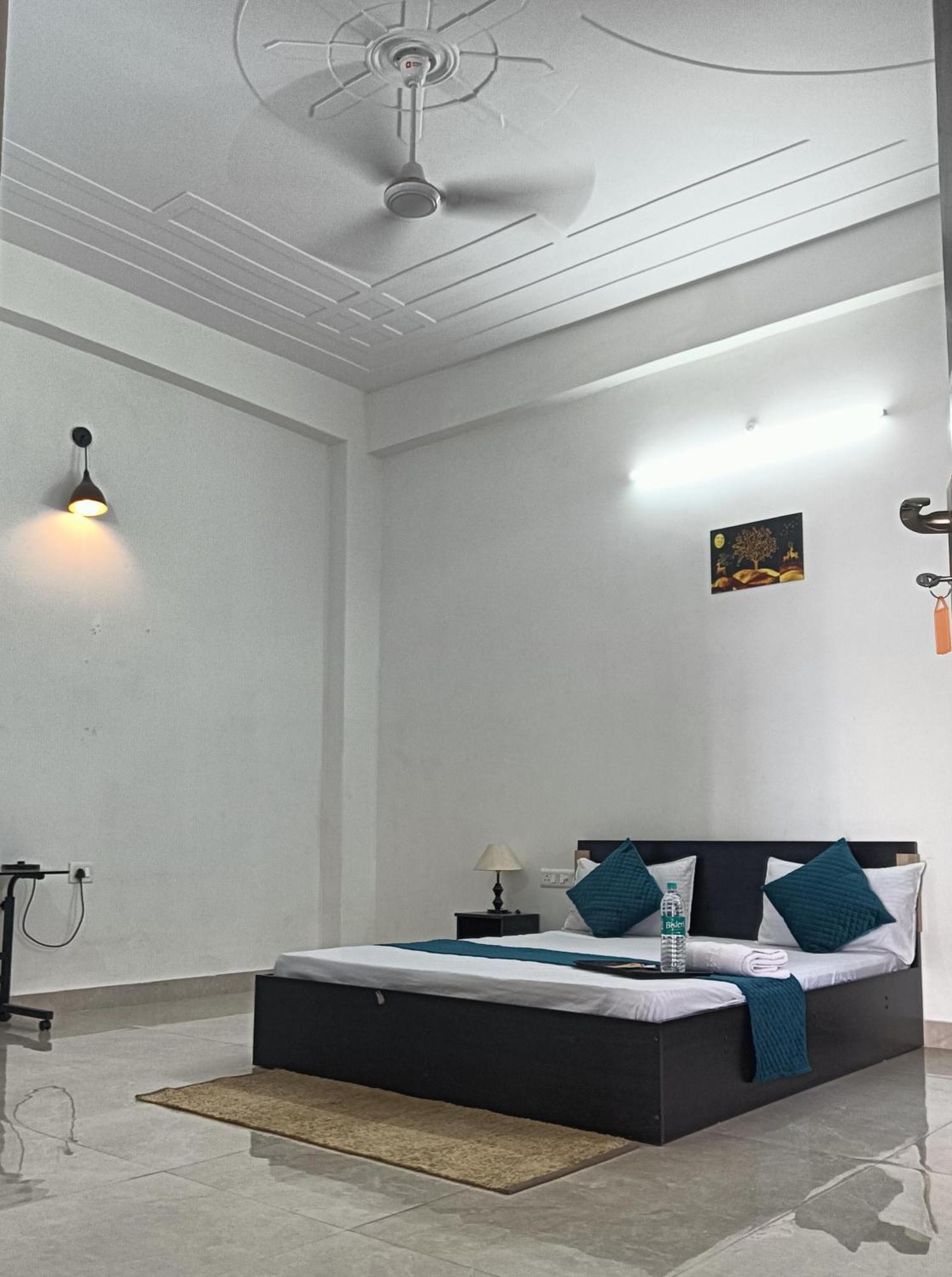 Atulyam Stays Sushant Golf City Lucknow Exterior foto